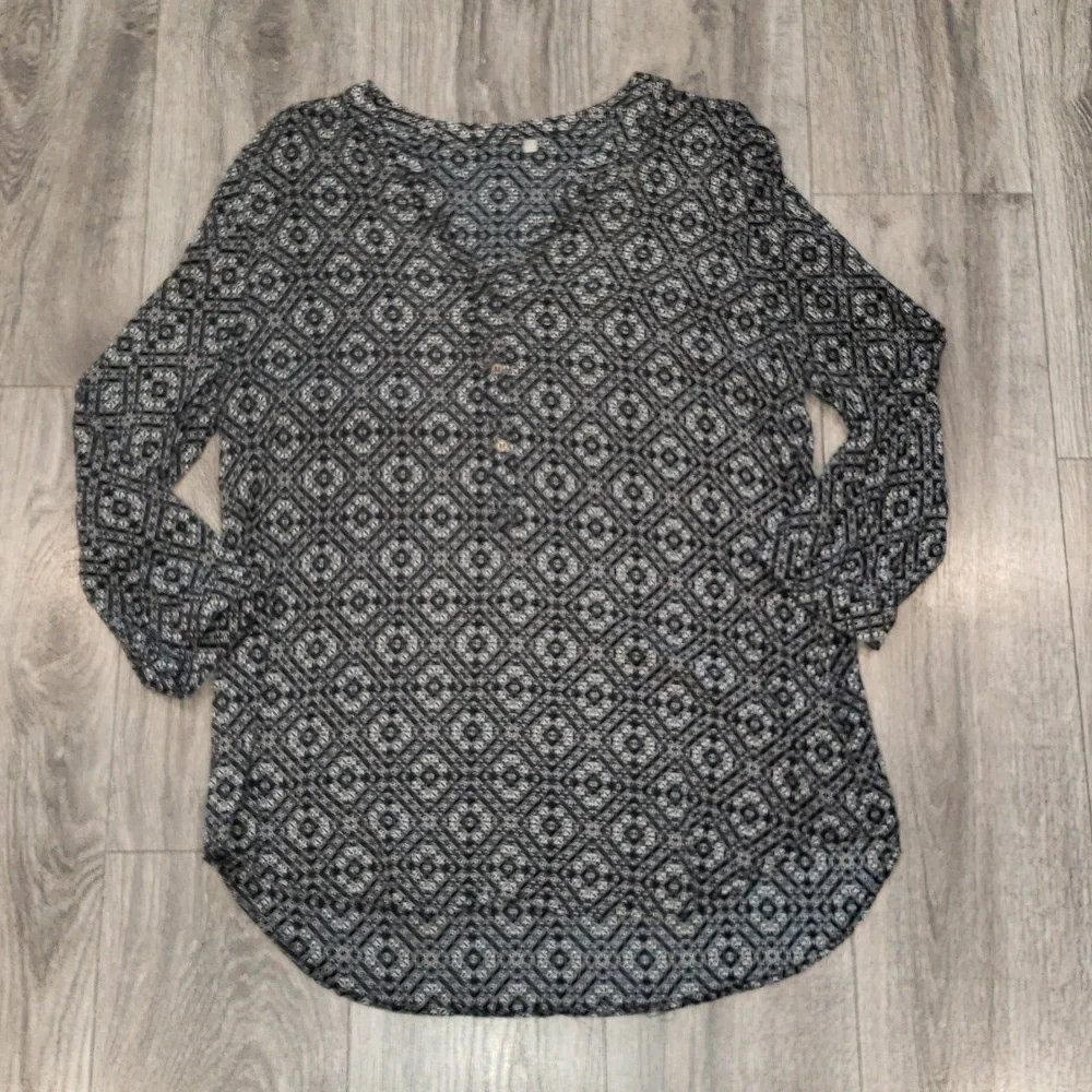 3/$12 Blouse Tunic V Neck Button Down Black Grey White XL-runs small - Picture 9 of 13